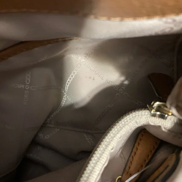 Micheal Kors Purse - Picture 13 of 16